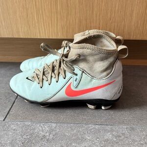 Nike phantom Luna cleats